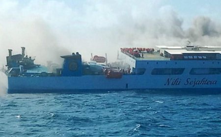 Bermuatan Puluhan Kendaraan, KM Niki Sejahtera Terbakar di Perairan Banjarmasin