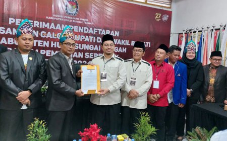 Datang Berjalan Kaki, Aulia-Mansyah Paslon Pertama Mendaftar di KPU HST