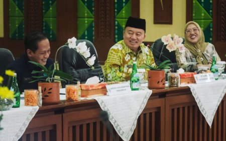 Hari Pertama Menjabat Plt Gubernur Kalsel, Muhidin Sambut Menteri LHK