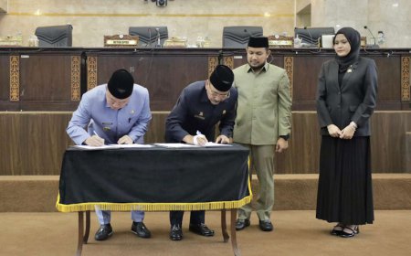 Raperda APBD 2025 Kalsel Bernilai Rp10,4 Triliun Disahkan Menjadi Perda