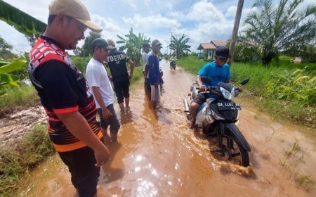 Jalan di jejangkit Terputus Akibat Banjir, Anggota DPRD Batola Turun Tangan