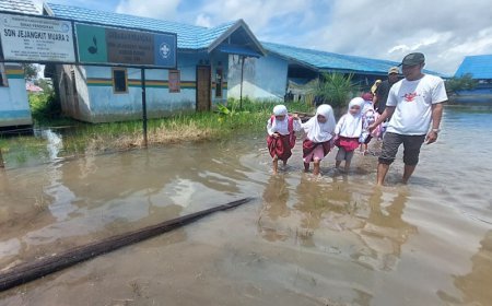 Terdampak Air Pasang, Sekolah di Jejangkit Muara Batola Terendam Hingga Teras