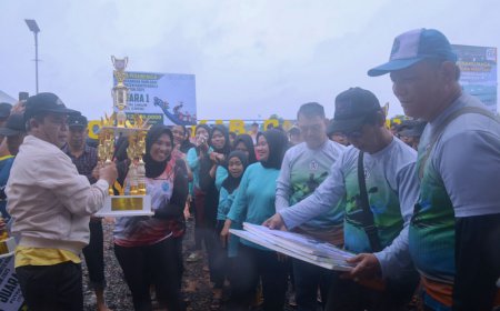 Banjarmasin Kembali Merajai Lomba Perahu Naga Batola