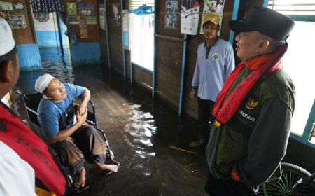Semringah Warga Mandastana Batola Sambut Gubernur Kalsel di Tengah Banjir