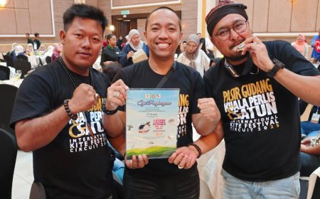Pelayang Batola Bawa Pulang Dua Gelar dari Festival Layang-layang Dunia di Malaysia