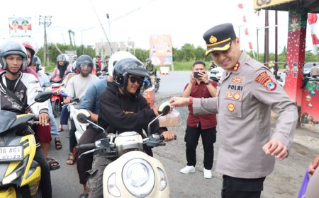 Sempat Dikira Razia, Ternyata Pembagian Takjil di Pos Lalu Lintas Polres Batola