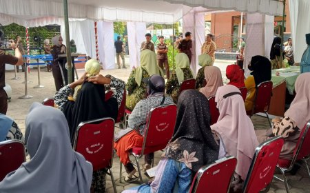 Sediakan Ratusan Paket Sembako, Pasar Murah Kejari Batola Diserbu Warga