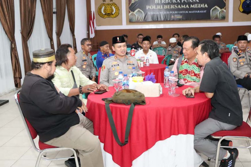Polres Batola Gandeng Awak Media Berbagi Takjil dan Buka Puasa Bersama