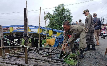 Satpol PP Batola Kembali Bongkar Lapak Pedagang di Bantaran Sungai Semangat Dalam